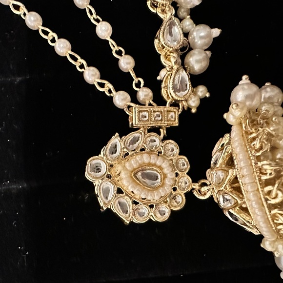 Bahubali Earrings (white) - Picture 3 of 4